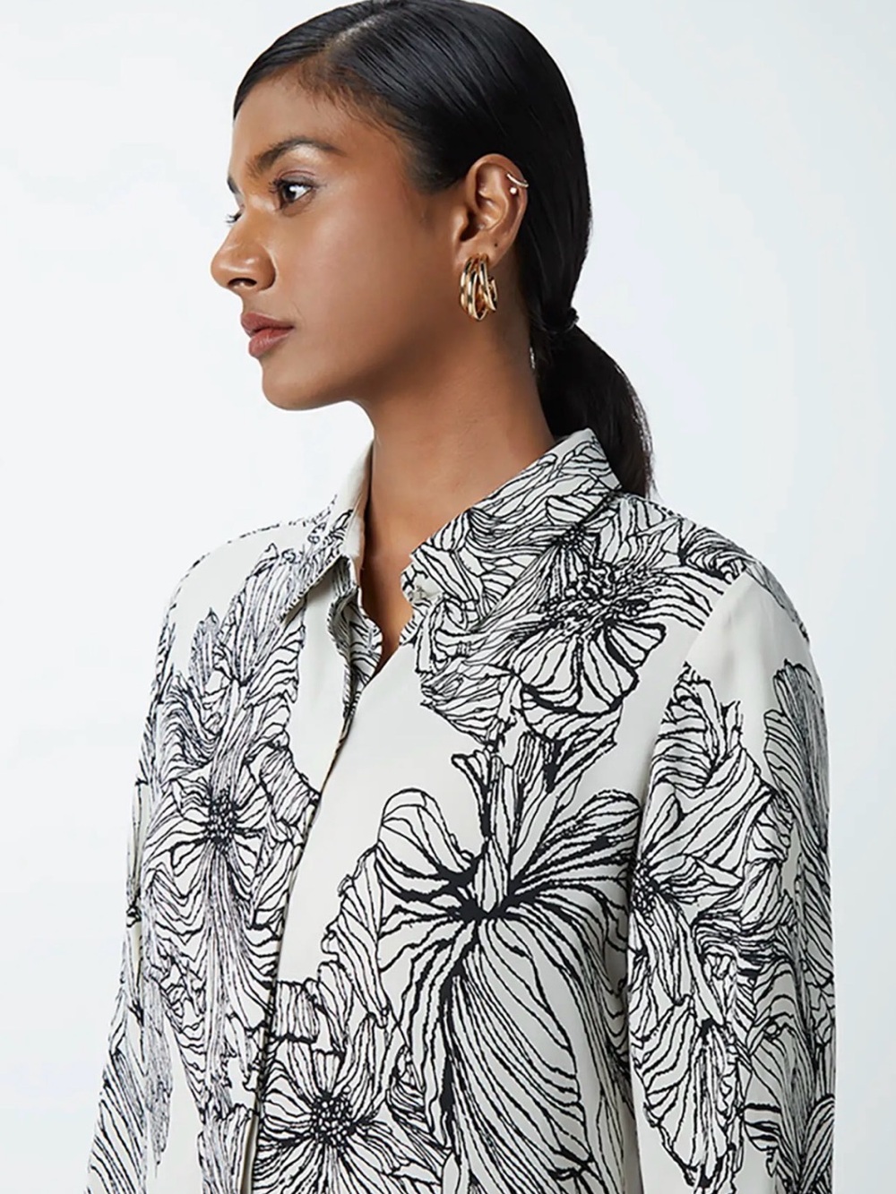 🌸🖤🐼🐞H&M Black & White Floral Button-Up Blouse